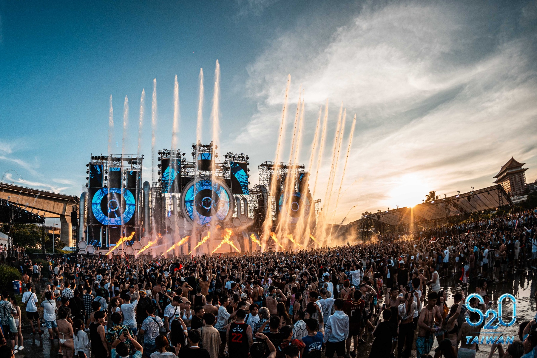 近距離濕身狂歡！S2O Taiwan 本週末登場，百大 DJ R3HAB、W&W 來台開炸