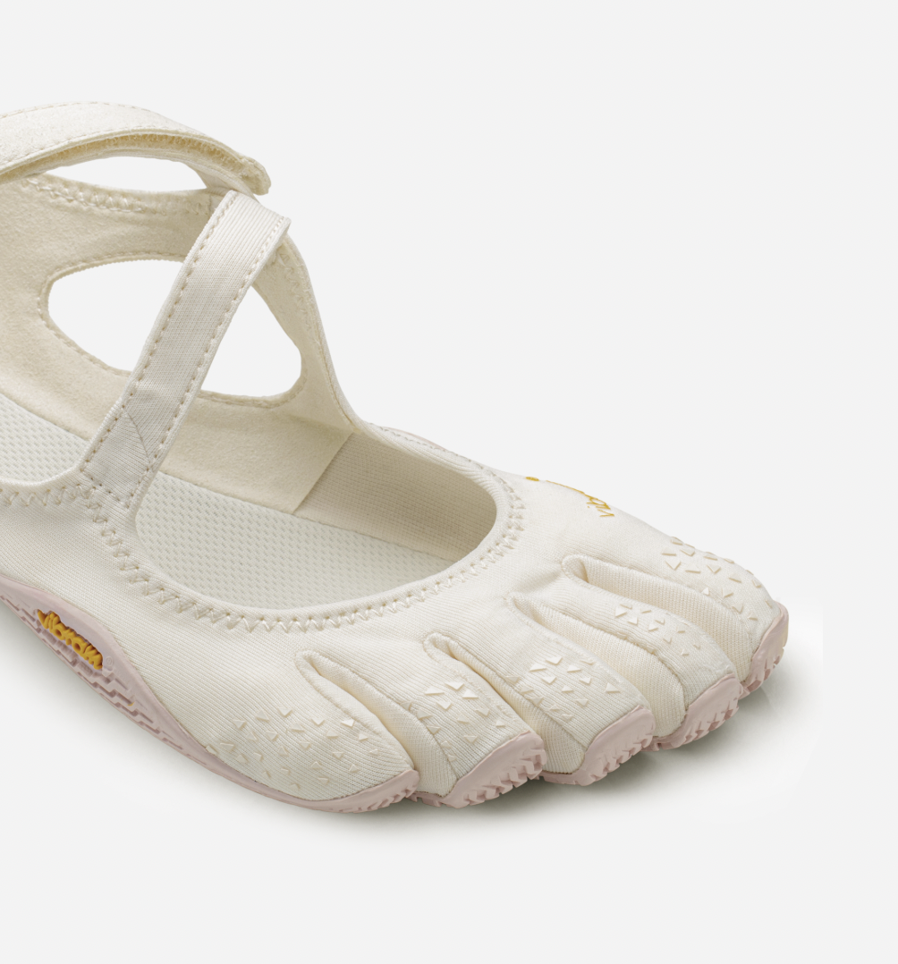 Jennie 機場穿搭引熱議！不是因為好看而是因為好怪？！