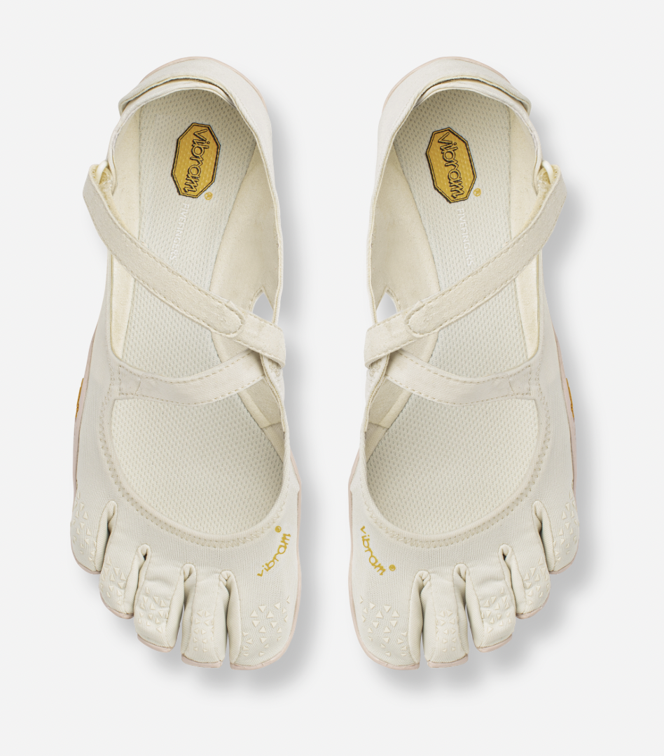 Jennie 機場穿搭引熱議！不是因為好看而是因為好怪？！