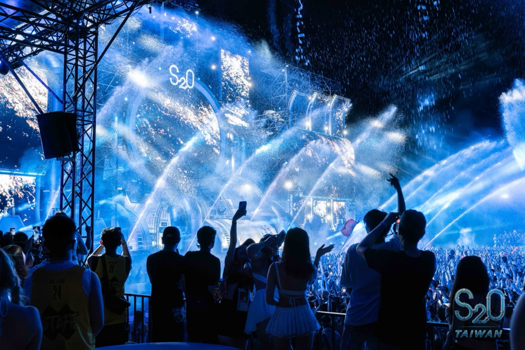 近距離濕身狂歡！S2O Taiwan 本週末登場，百大 DJ R3HAB、W&W 來台開炸