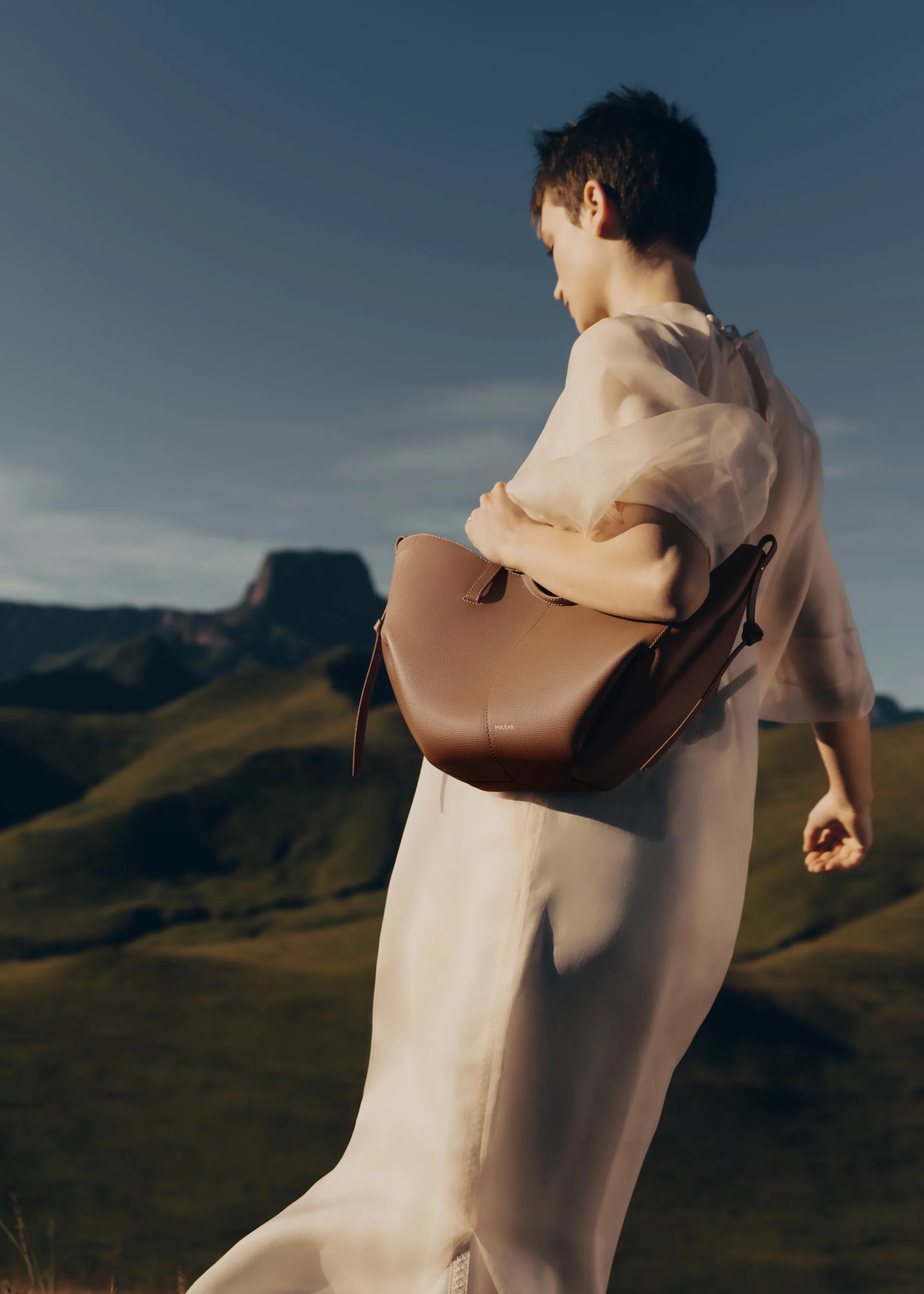 小紅書爆紅、Lyst 熱門上榜！盤點 7 款超搶手通勤包　不撞包又實用！