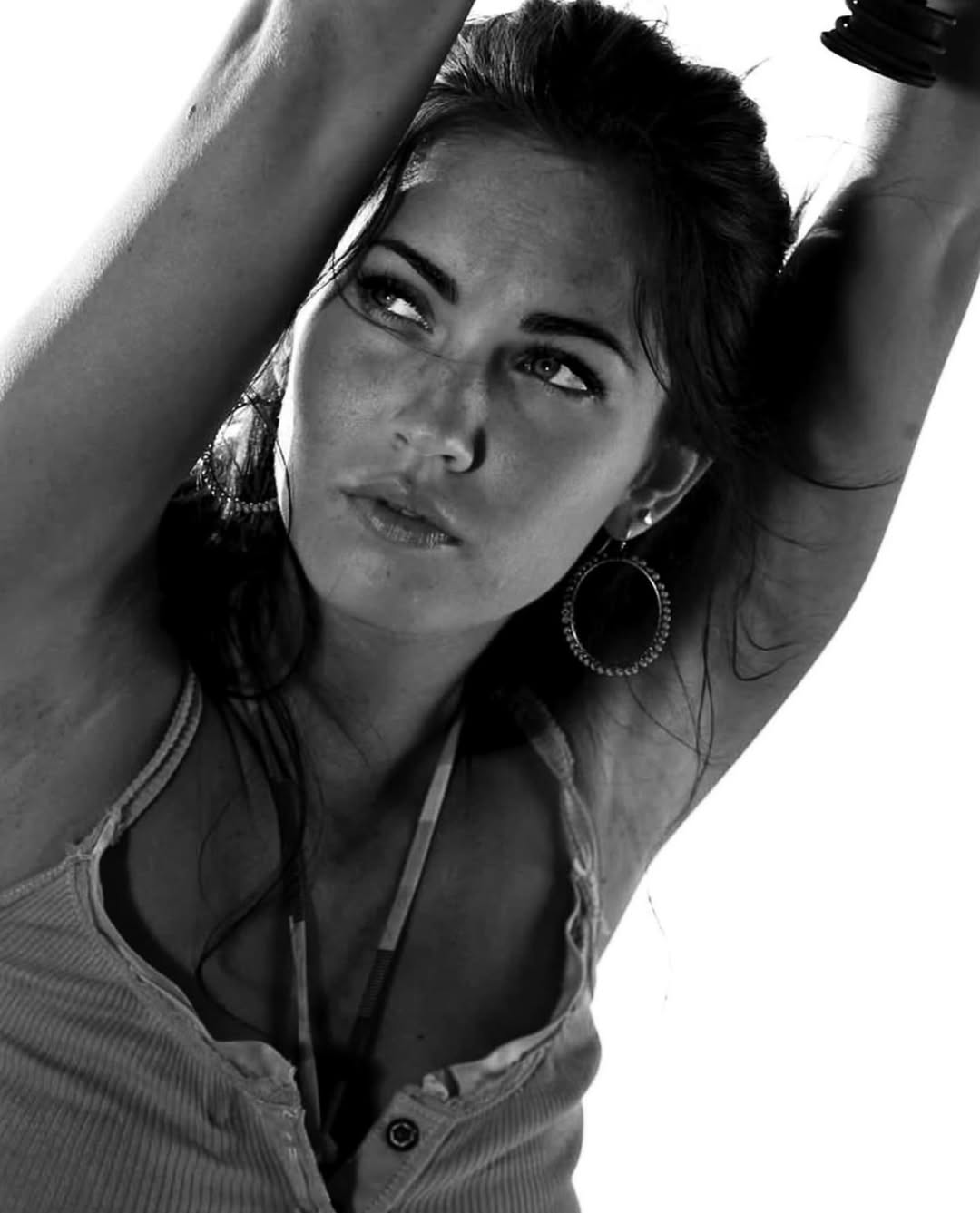 你我的螢幕初戀！男孩看到 2007 年版《變形金剛》梅根福克斯立刻從沙發上彈起來