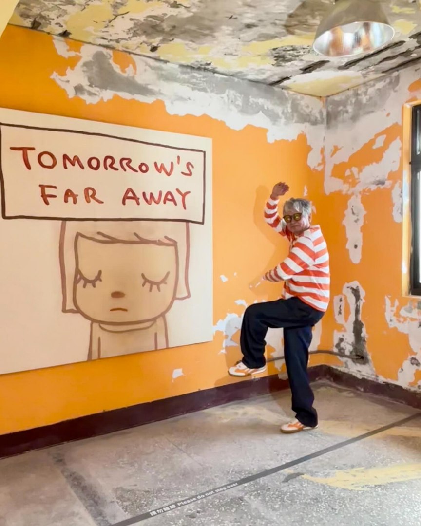 掛歪奈良美智畫作成功釣出本尊：「 姐姐！海報歪掉了！」貼心加碼推薦一橫畫可掛