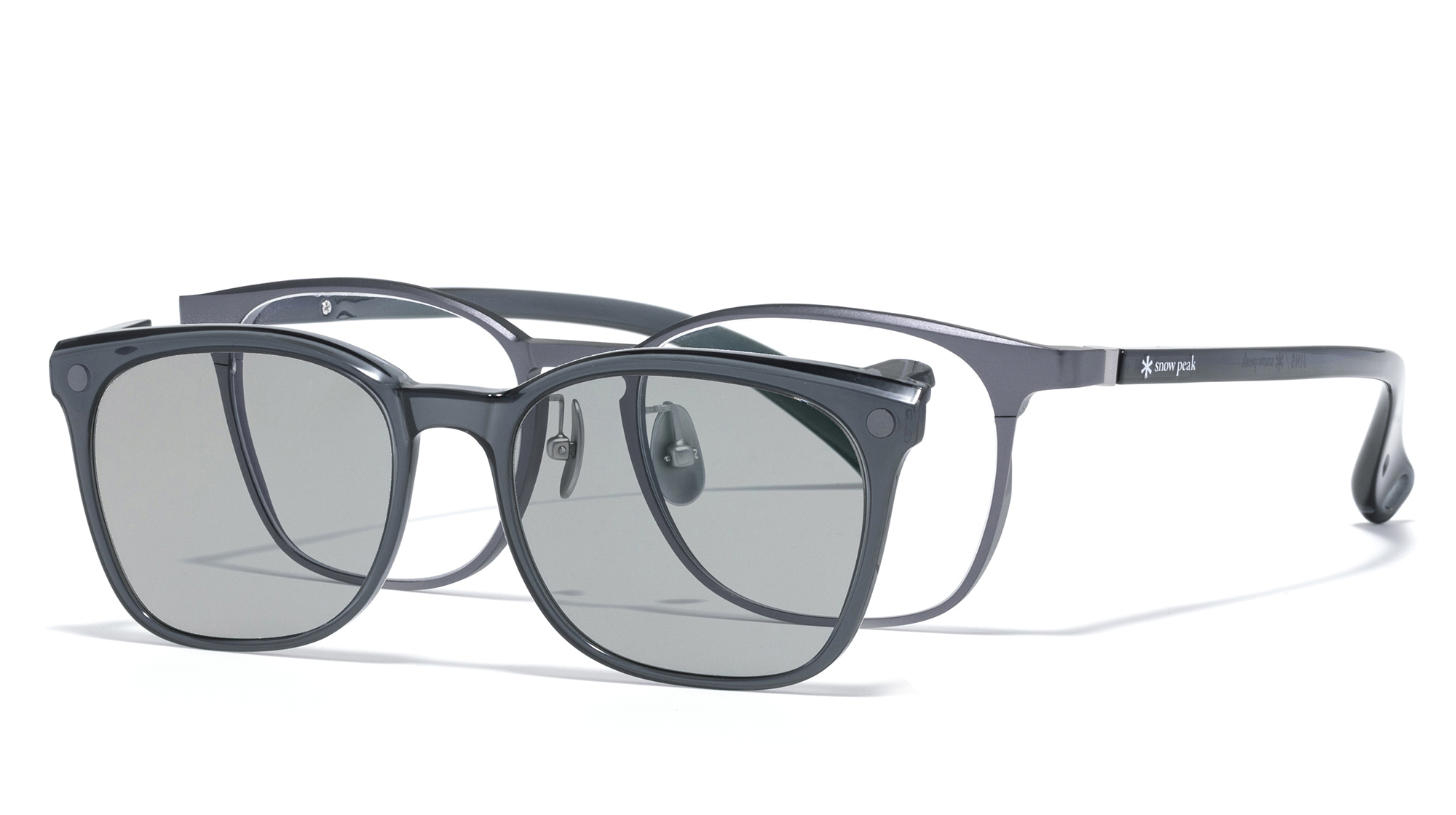 時尚x戶外機能全新作！JINS x Snow Peak 2025重磅聯手 夏陽光好刺眼！機能鏡片+超彈力耐壓鏡框野遊