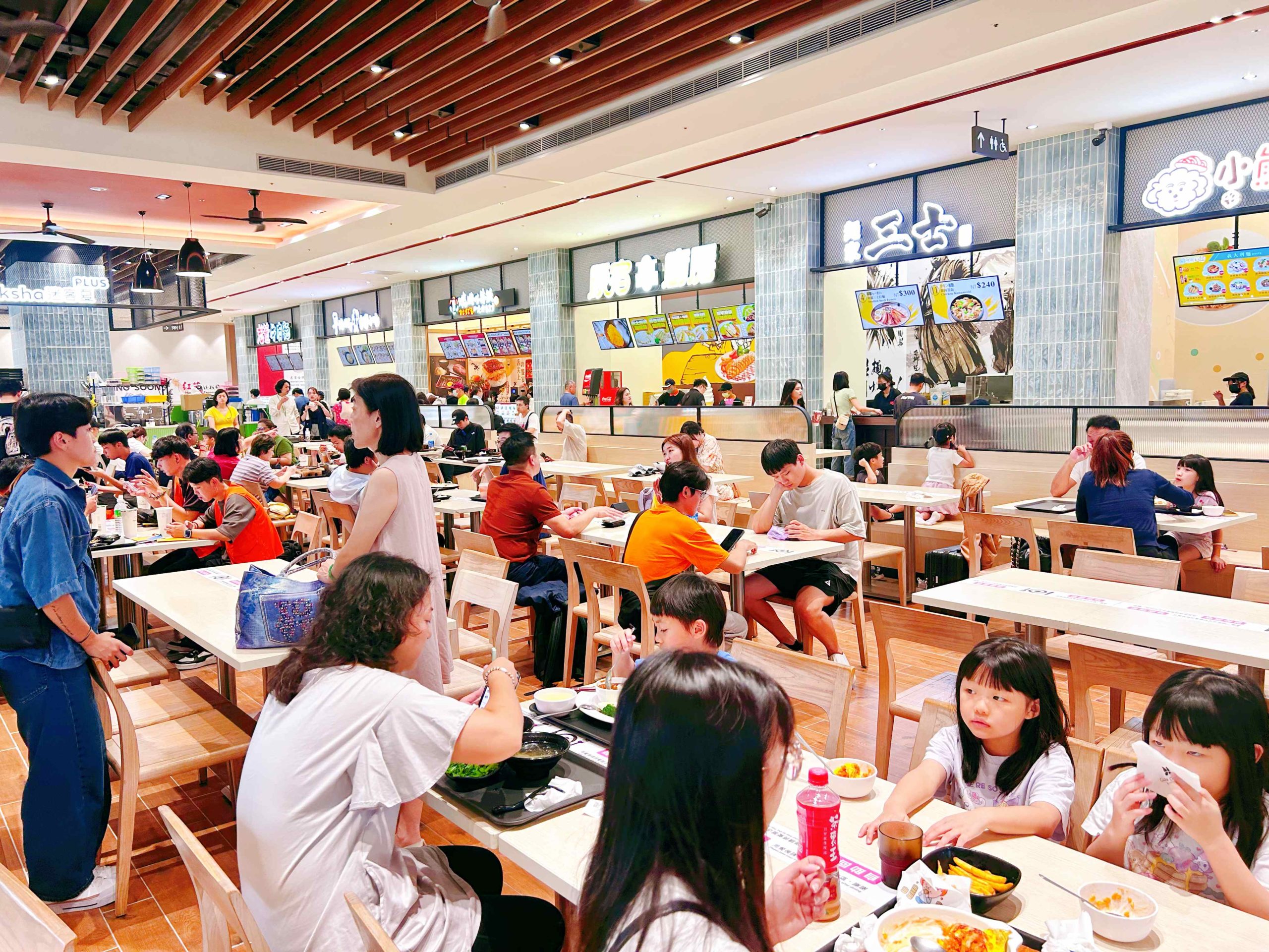 一秒到達夏威夷！ 華泰名品城「呼拉盛夏・ALOHA Summer Fiesta」週末活動不間斷！會員獨享單筆消費$5,500就抽$5,500購物金