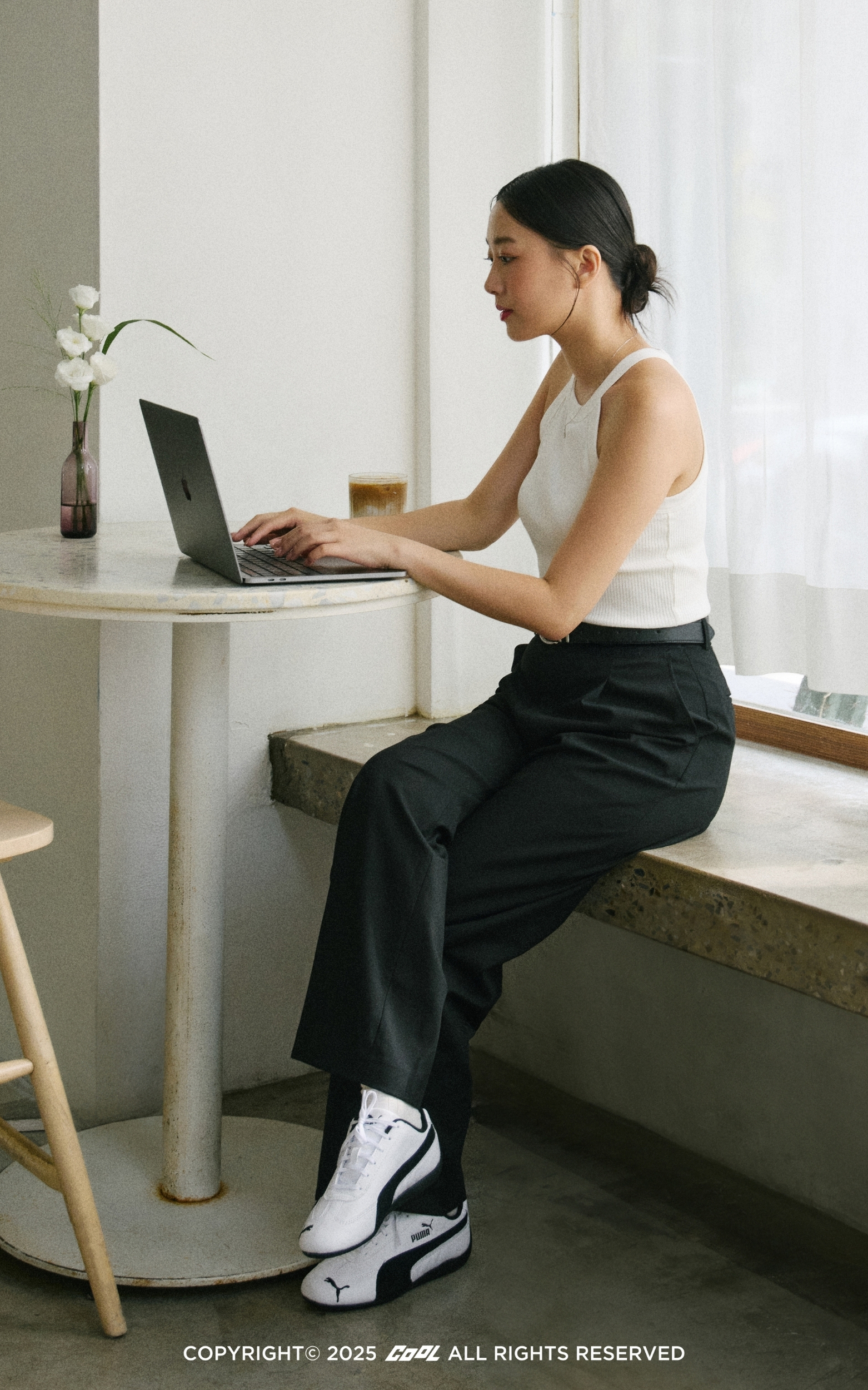 穿搭升級！承襲賽車靈魂，演繹質感美學。PUMA Speedcat 皮革款賽車鞋就是展現 Fit Check 品味首選！