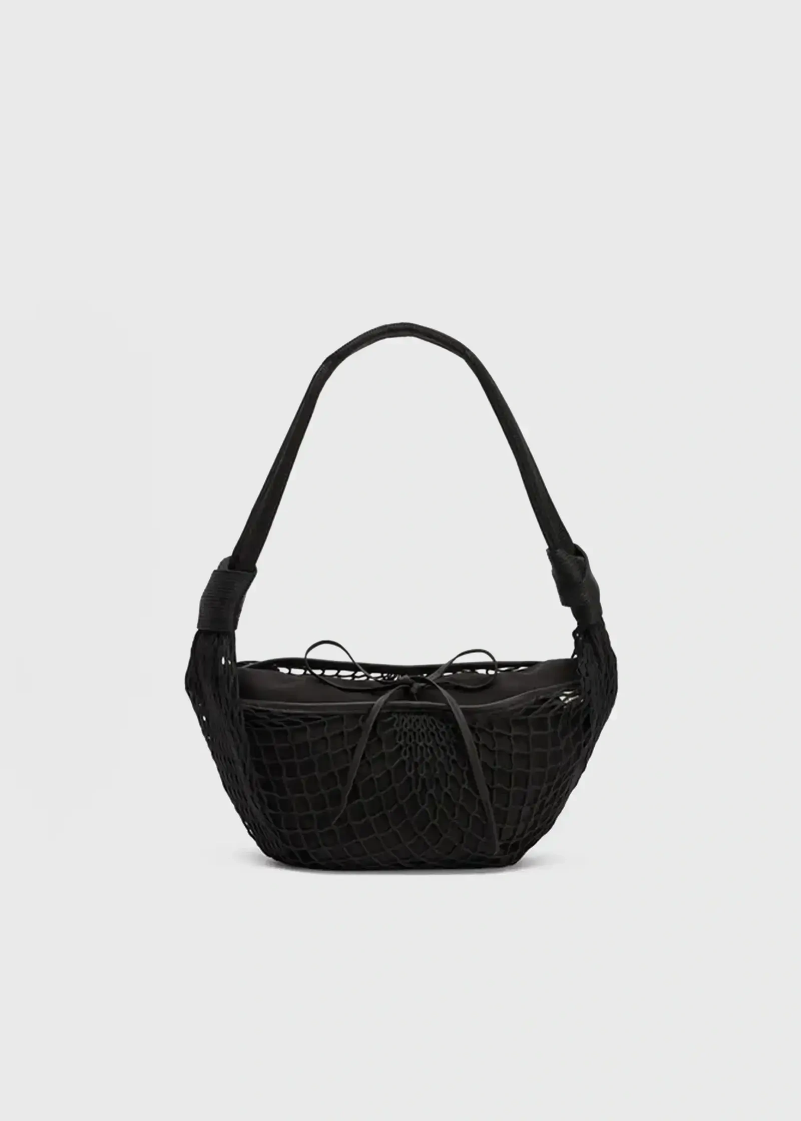 小紅書爆紅、Lyst 熱門上榜！盤點 7 款超搶手通勤包　不撞包又實用！