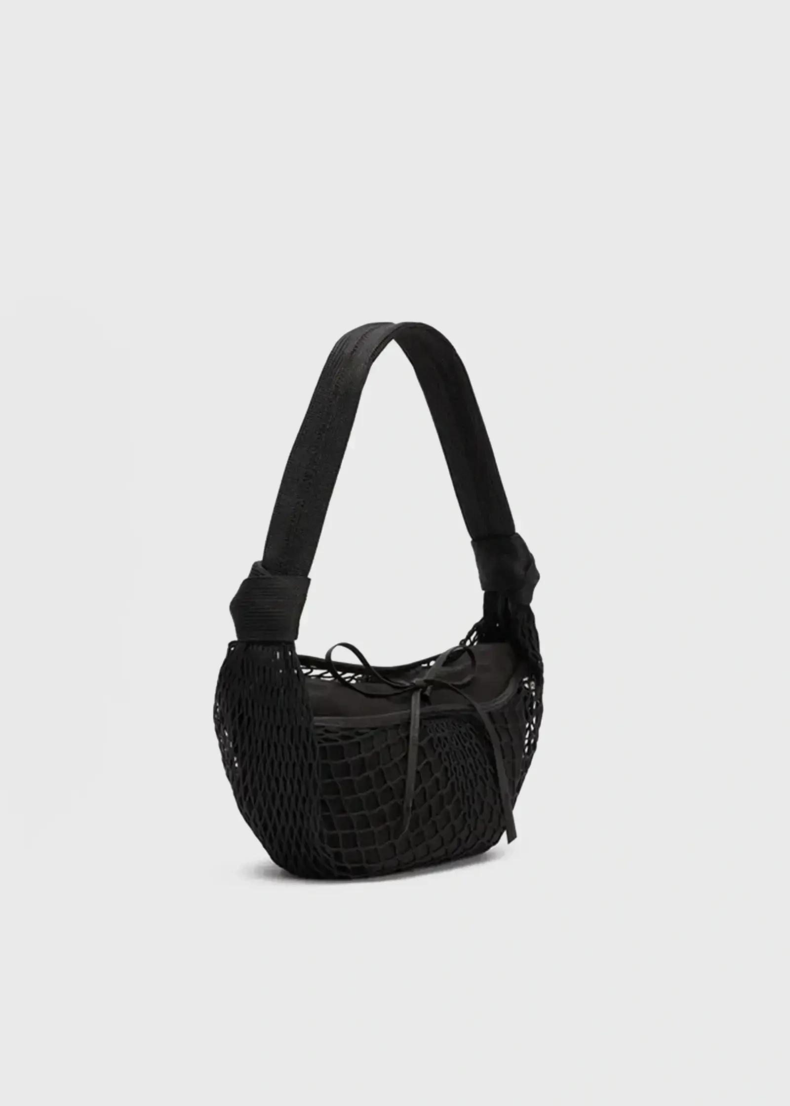 小紅書爆紅、Lyst 熱門上榜！盤點 7 款超搶手通勤包　不撞包又實用！