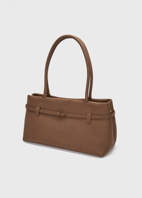 小紅書爆紅、Lyst 熱門上榜！盤點 7 款超搶手通勤包　不撞包又實用！