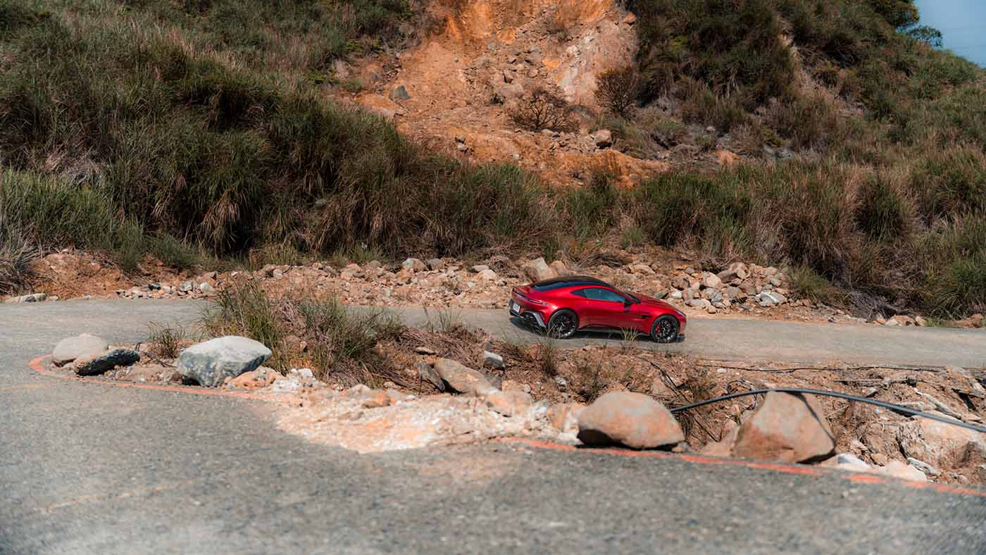 Aston Martin Vantage-1