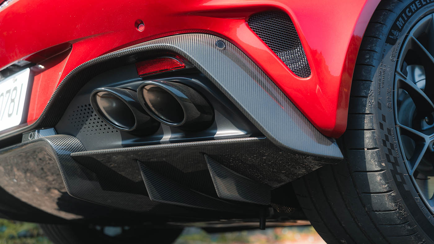 Aston Martin Vantage-2