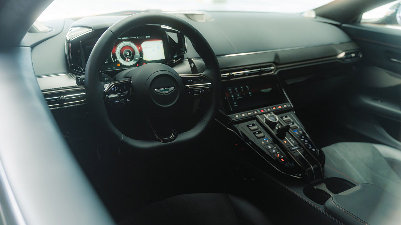 Aston Martin Vantage-3