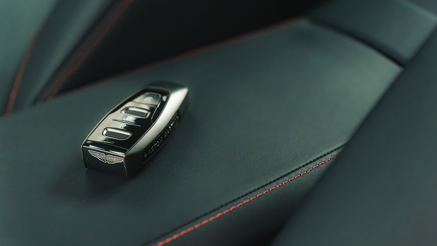 Aston Martin Vantage-3