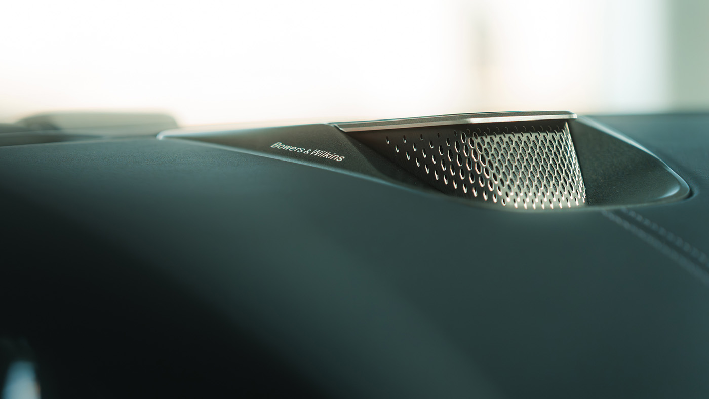 Aston Martin Vantage-3