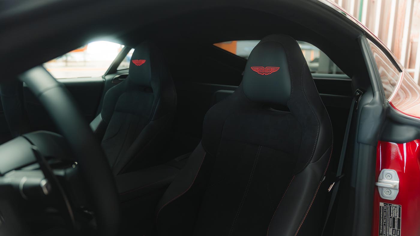 Aston Martin Vantage-5