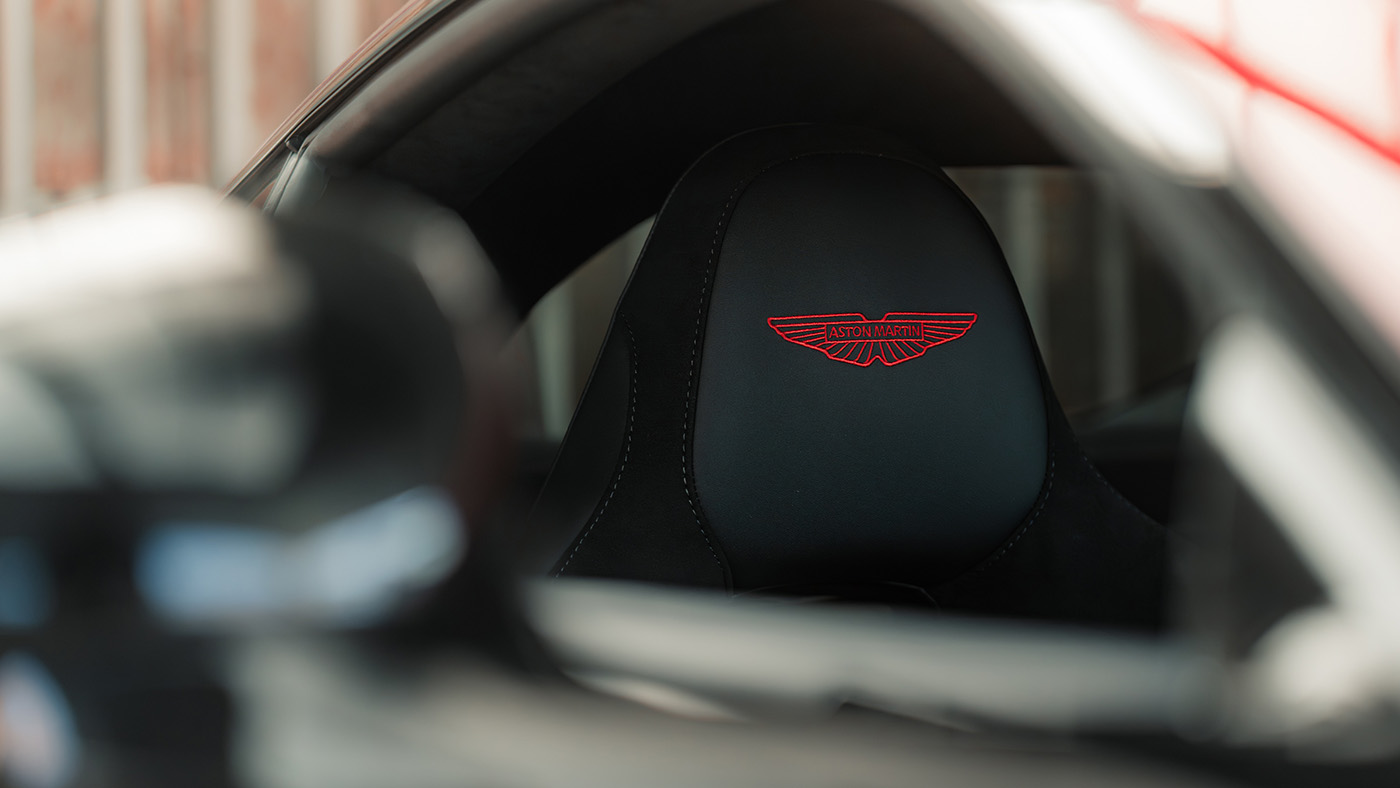 Aston Martin Vantage-5