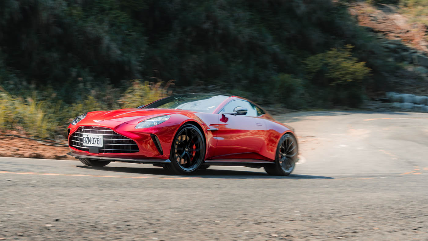 Aston Martin Vantage-6