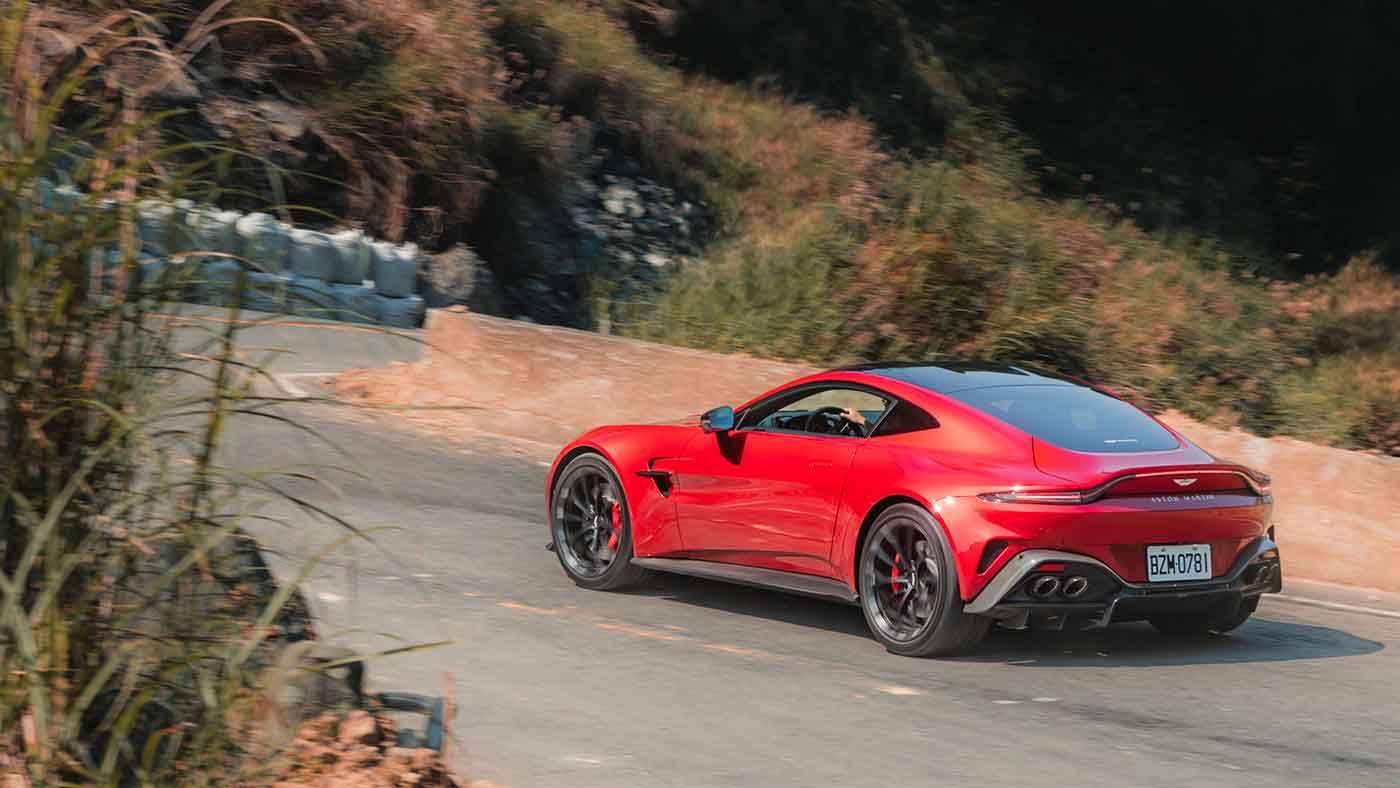 Aston Martin Vantage-6