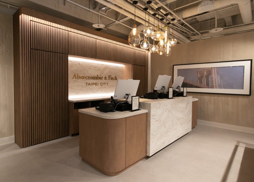 A&F 假日概念店登陸台北！鳳小岳展示帥氣鬆弛感！