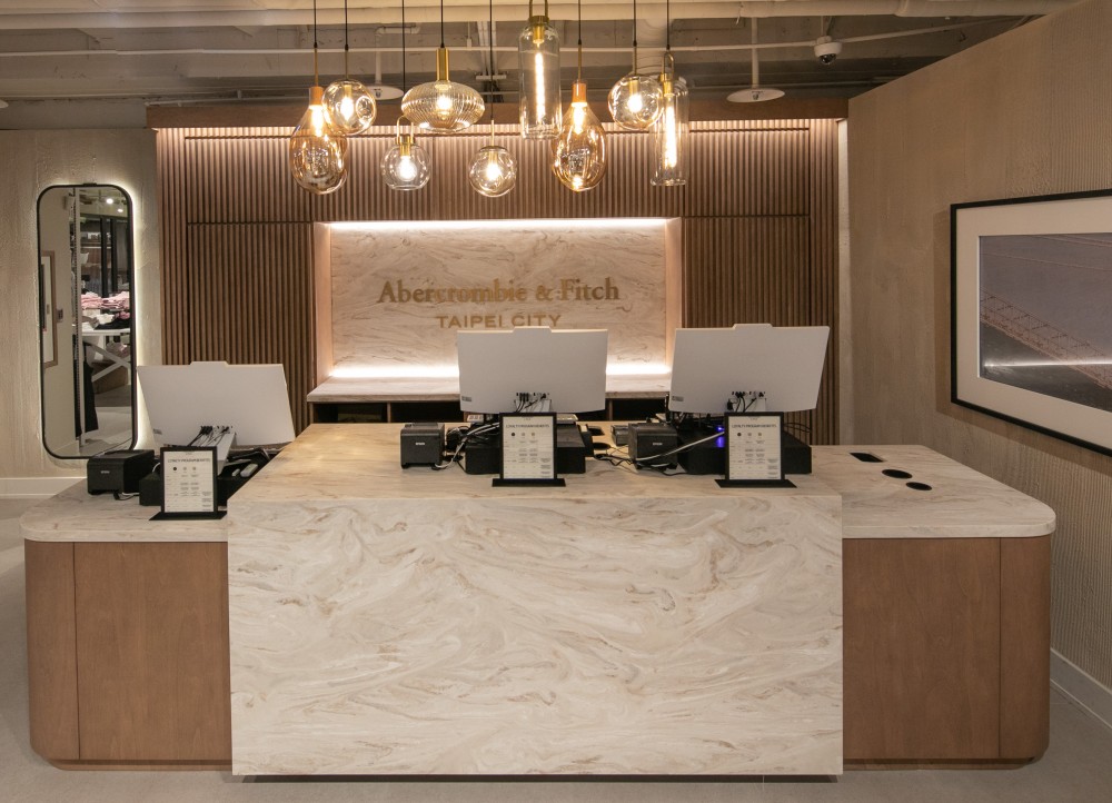 A&F 假日概念店登陸台北！鳳小岳展示帥氣鬆弛感！