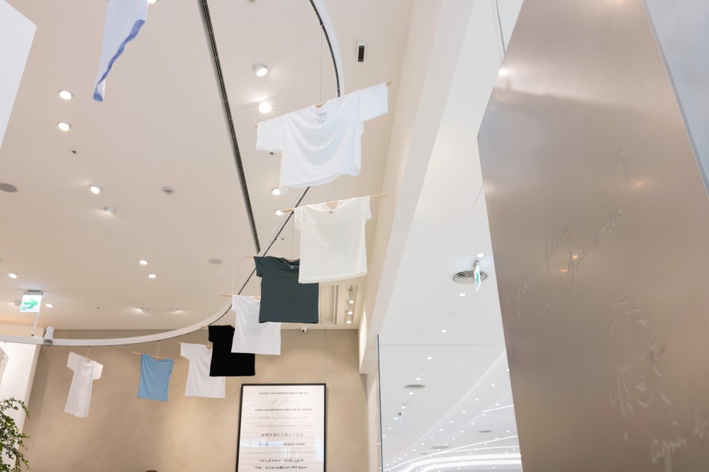 agnès b. 50 週年！攜 17 位藝術家打造 Artist Tee Exhibition！