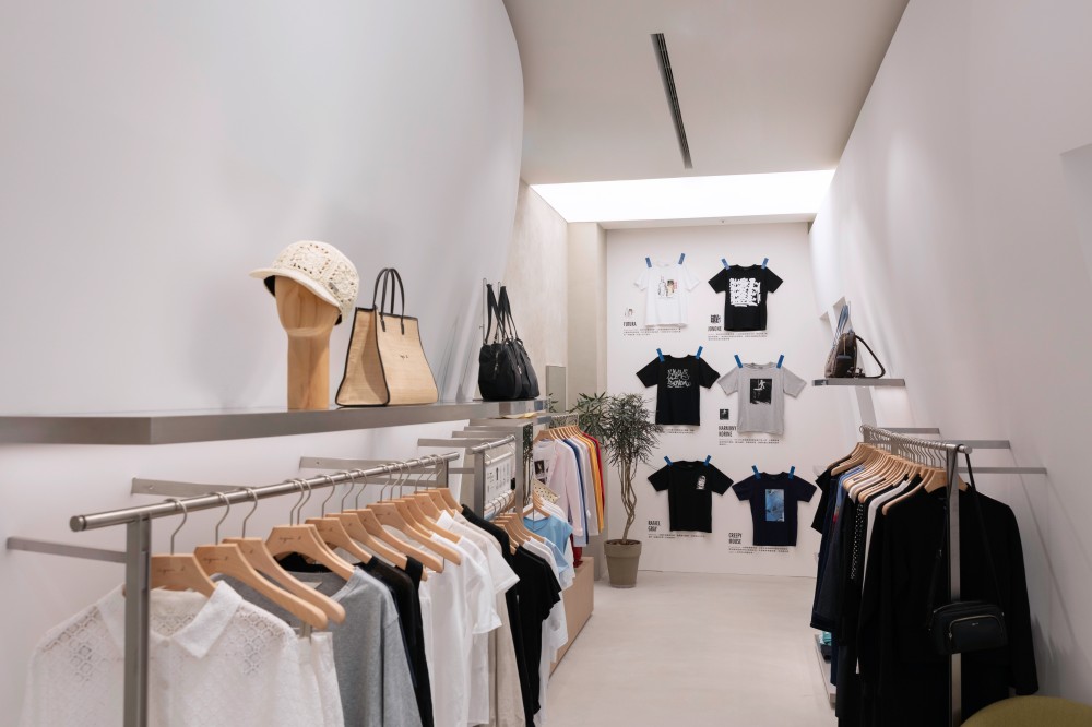 agnès b. 50 週年！攜 17 位藝術家打造 Artist Tee Exhibition！