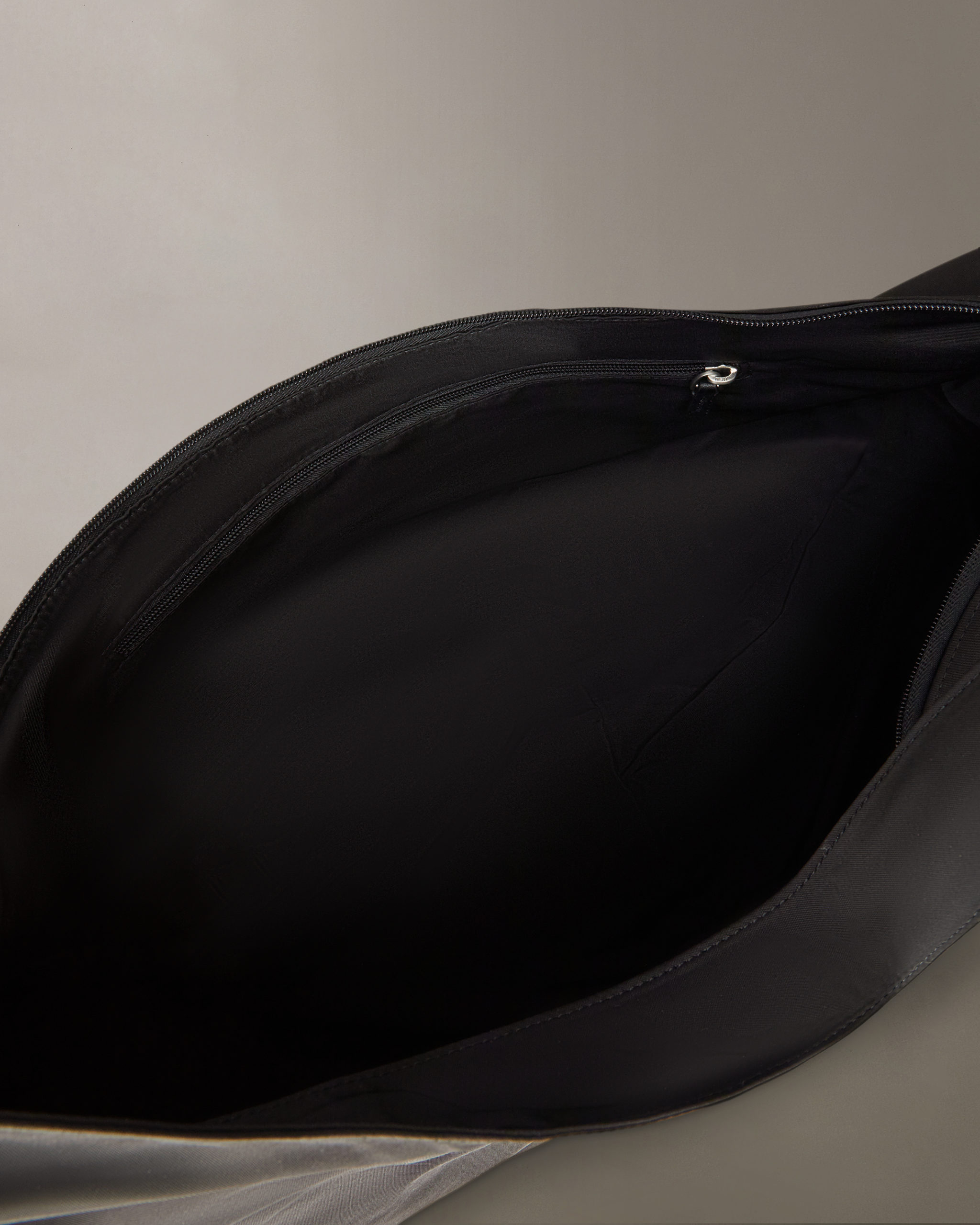 預算不高也能帥！精選 7 款萬元以下人氣男包！精品、日系品牌通通在內！