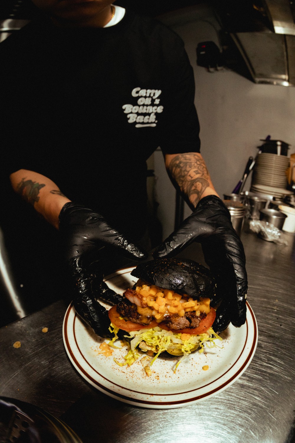 當街頭品牌遇上罪惡系黑色漢堡！CARRYON x BOUNCE BACK 重磅推出聯名企劃！