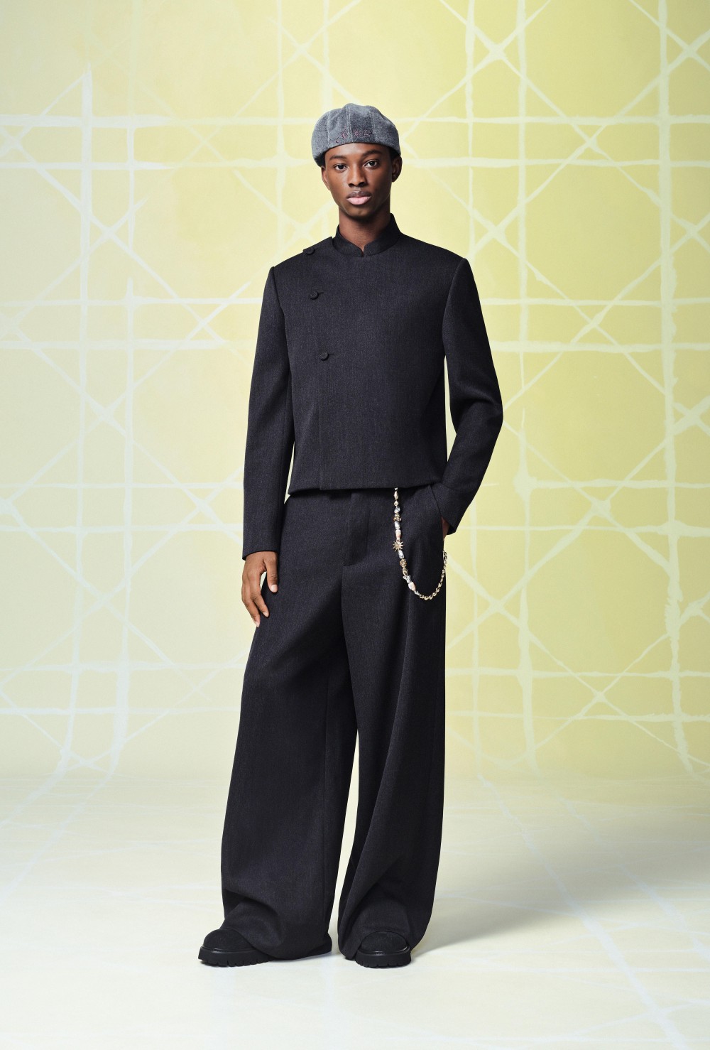 周董搶先身上！Dior 與 F1 車神 Lewis Hamilton 聯名系列釋出！