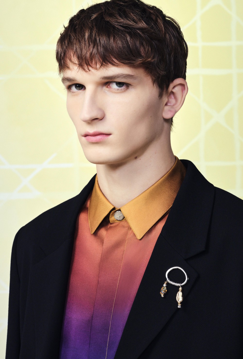 周董搶先身上！Dior 與 F1 車神 Lewis Hamilton 聯名系列釋出！