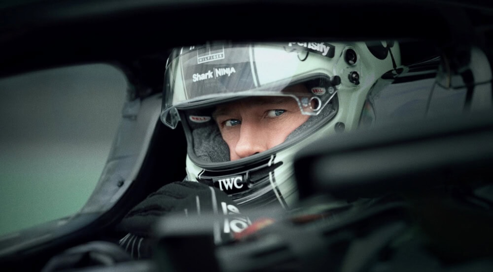 對尬布萊德彼特？！基努李維為「凱迪拉克進軍 F1」紀錄片操刀，身兼主持人、執行製片！