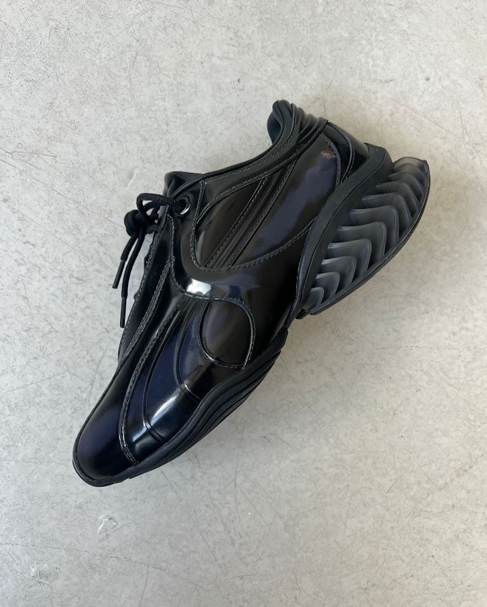 從菲董、NIGO 到 A$AP Rocky，時尚圈最懂穿的男人都出手了！巴黎時裝週話題鞋款盤點！