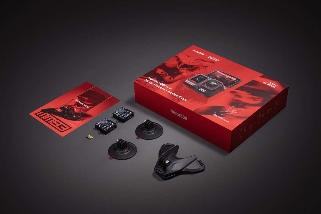 Insta360 Ace Pro 2 MM93 聯名款限量登場,隨附 Marc Márquez 主題配件與親簽印刷證書,盡顯騎士風格。