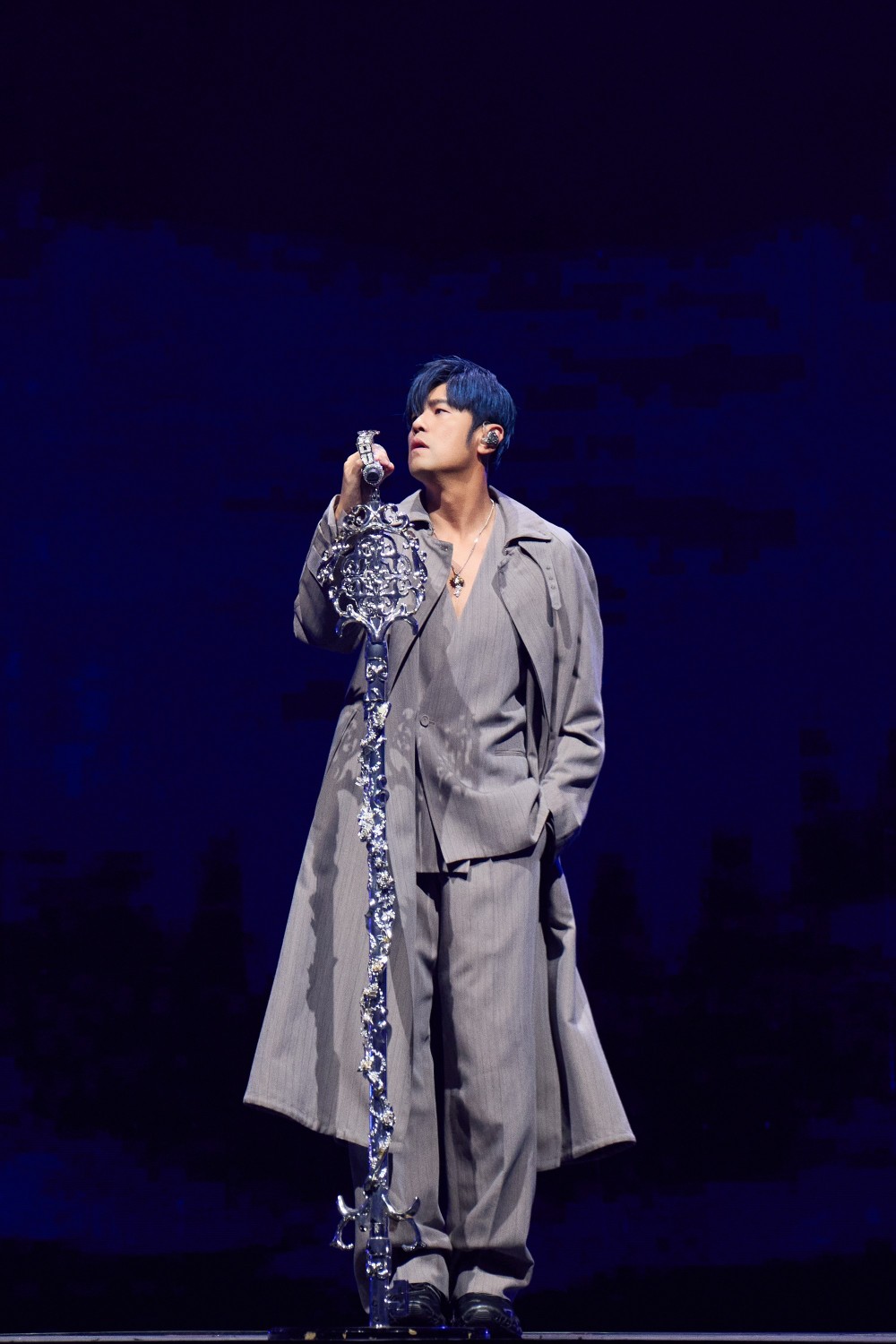 周董搶先身上！Dior 與 F1 車神 Lewis Hamilton 聯名系列釋出！