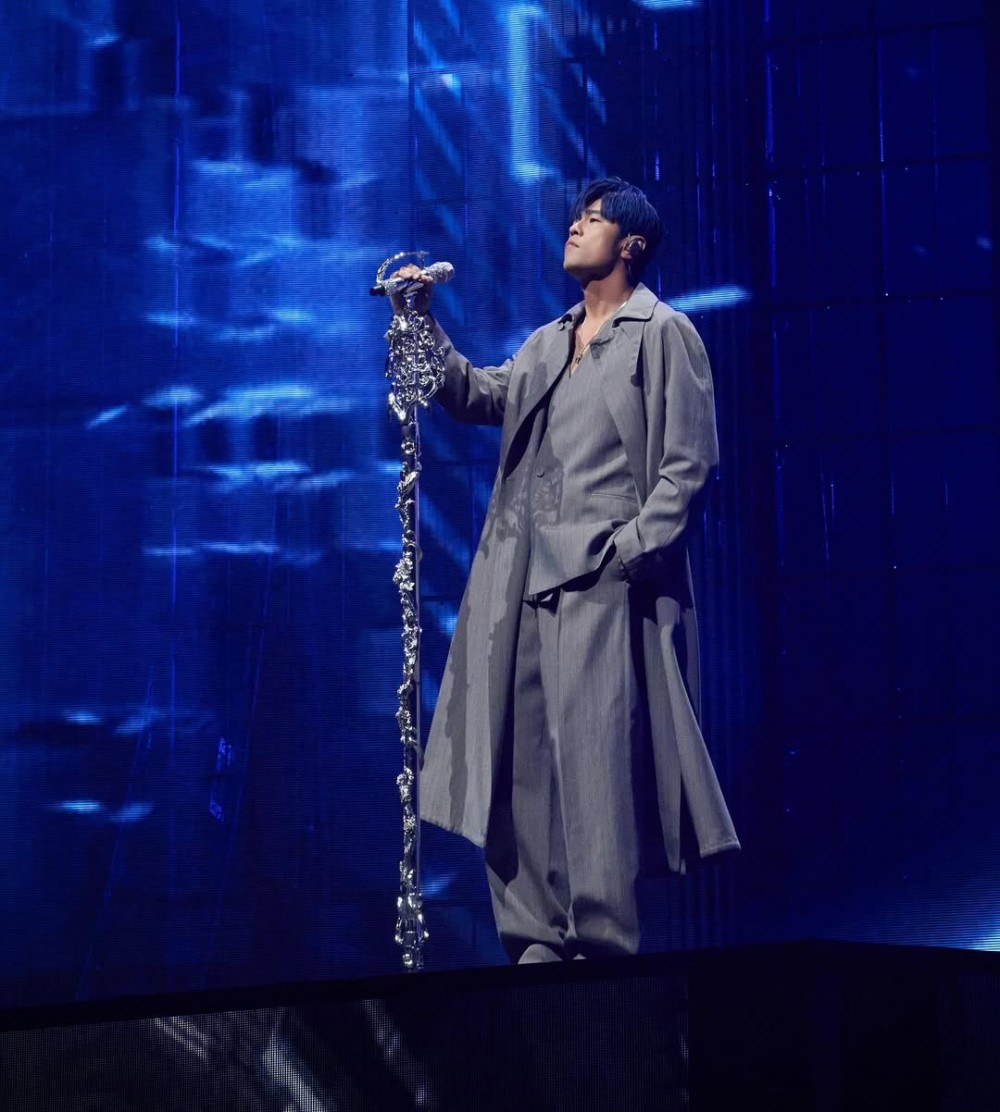 周董搶先身上！Dior 與 F1 車神 Lewis Hamilton 聯名系列釋出！