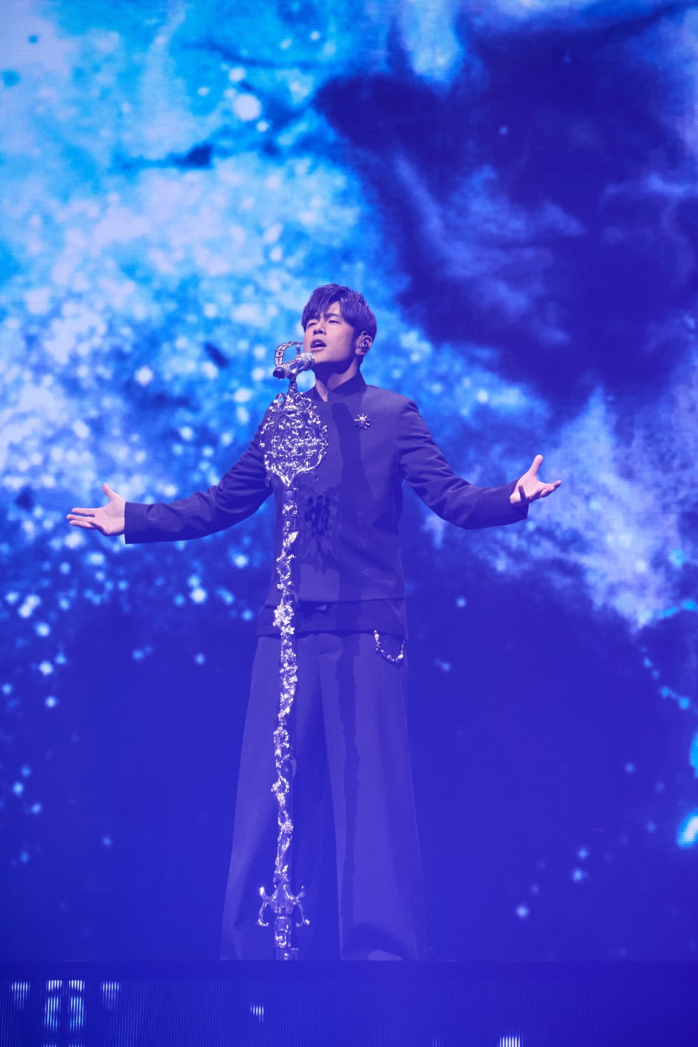 周董搶先身上！Dior 與 F1 車神 Lewis Hamilton 聯名系列釋出！