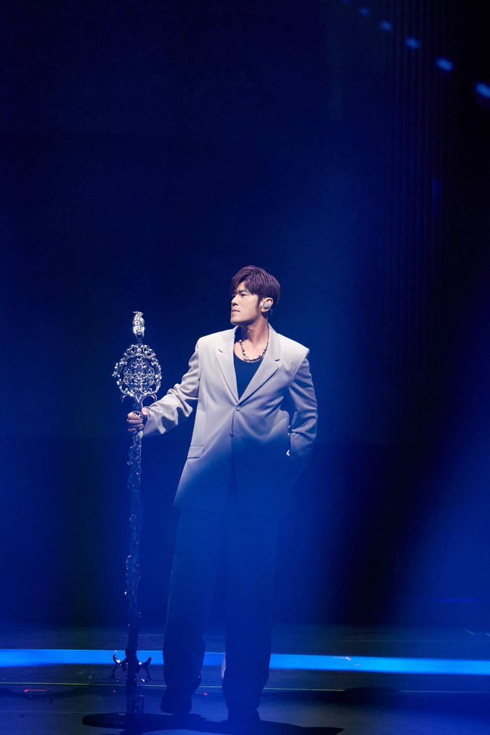 周董搶先身上！Dior 與 F1 車神 Lewis Hamilton 聯名系列釋出！