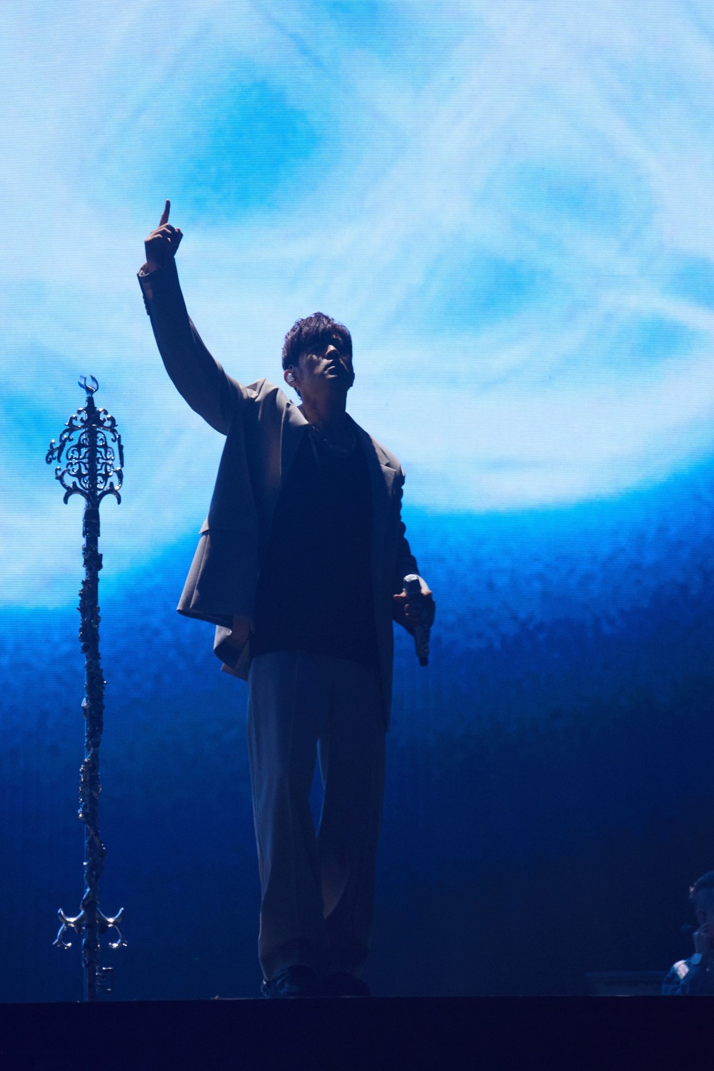 周董搶先身上！Dior 與 F1 車神 Lewis Hamilton 聯名系列釋出！