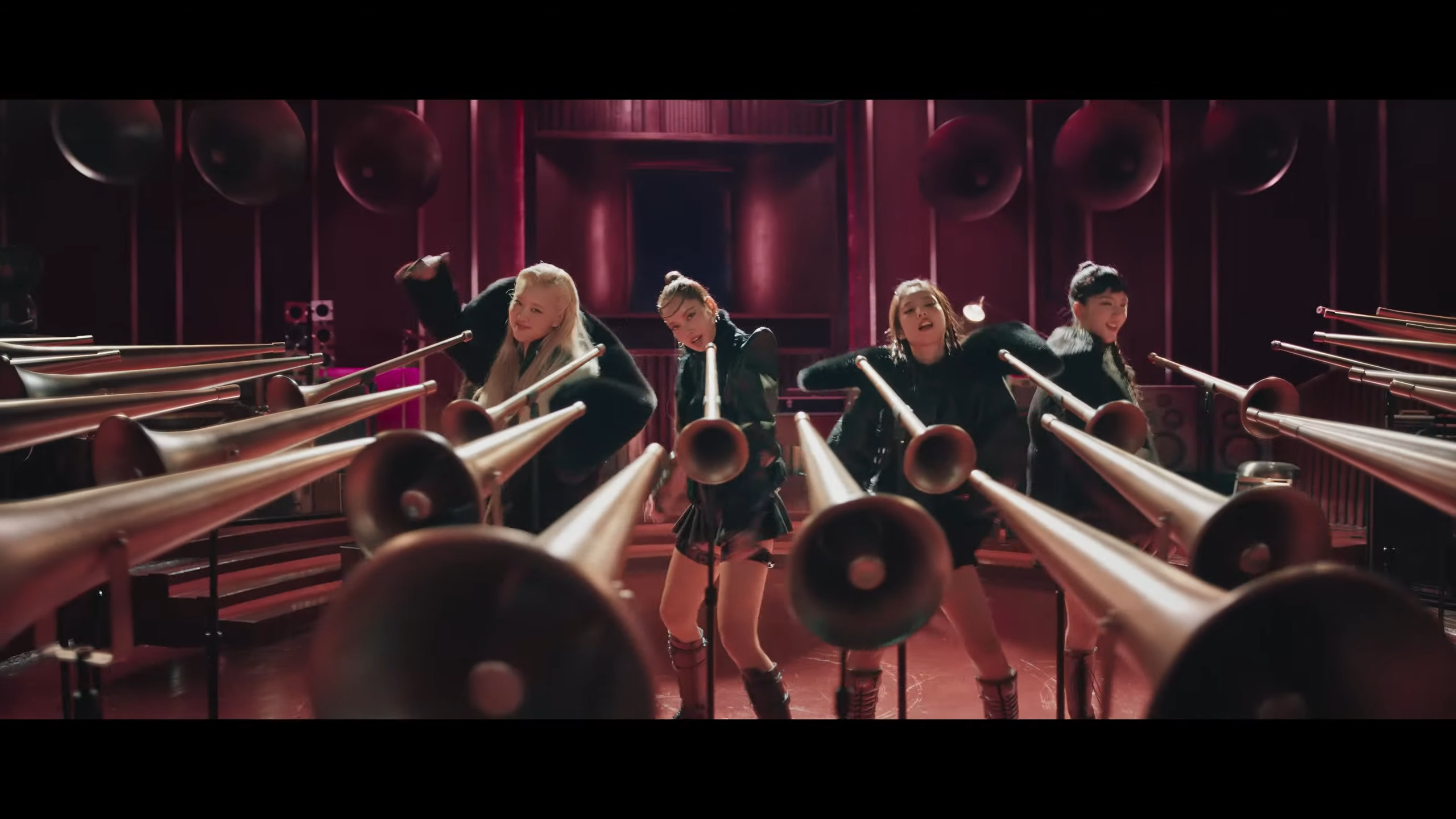 BLACKPINK 正式回歸！睽違近三年全新單曲〈JUMP〉MV 公開！