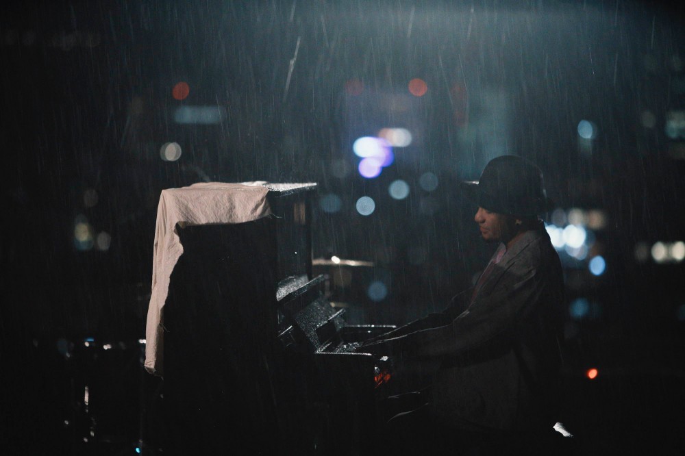 張震嶽睽違 20 年推出全新專輯《跟著感覺走》！原為潘瑋柏寫歌 如今成最私密主打！