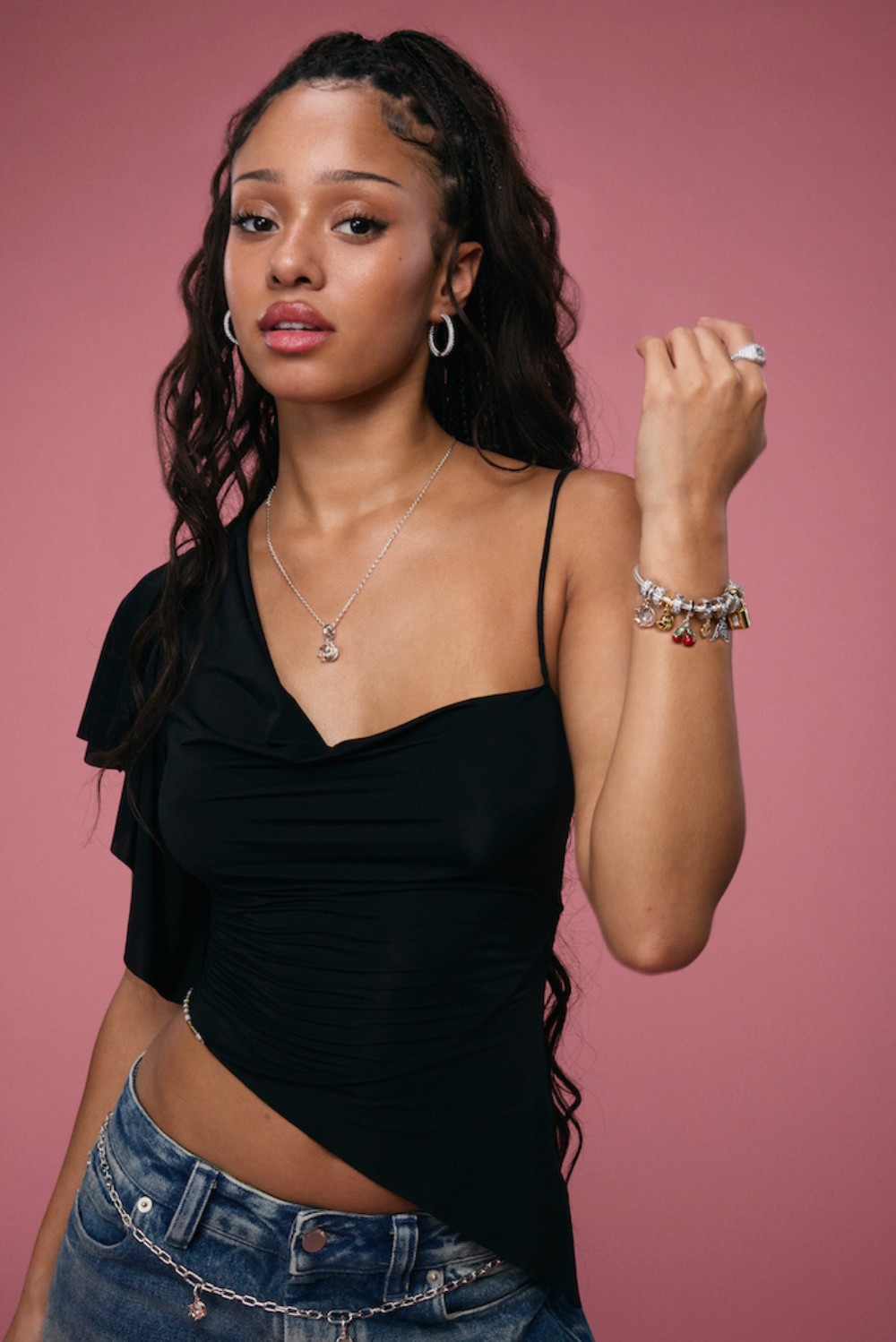 國際女團 KATSEYE 你跟上了嗎？首波合作攜手 Pandora 引爆風格新浪潮！