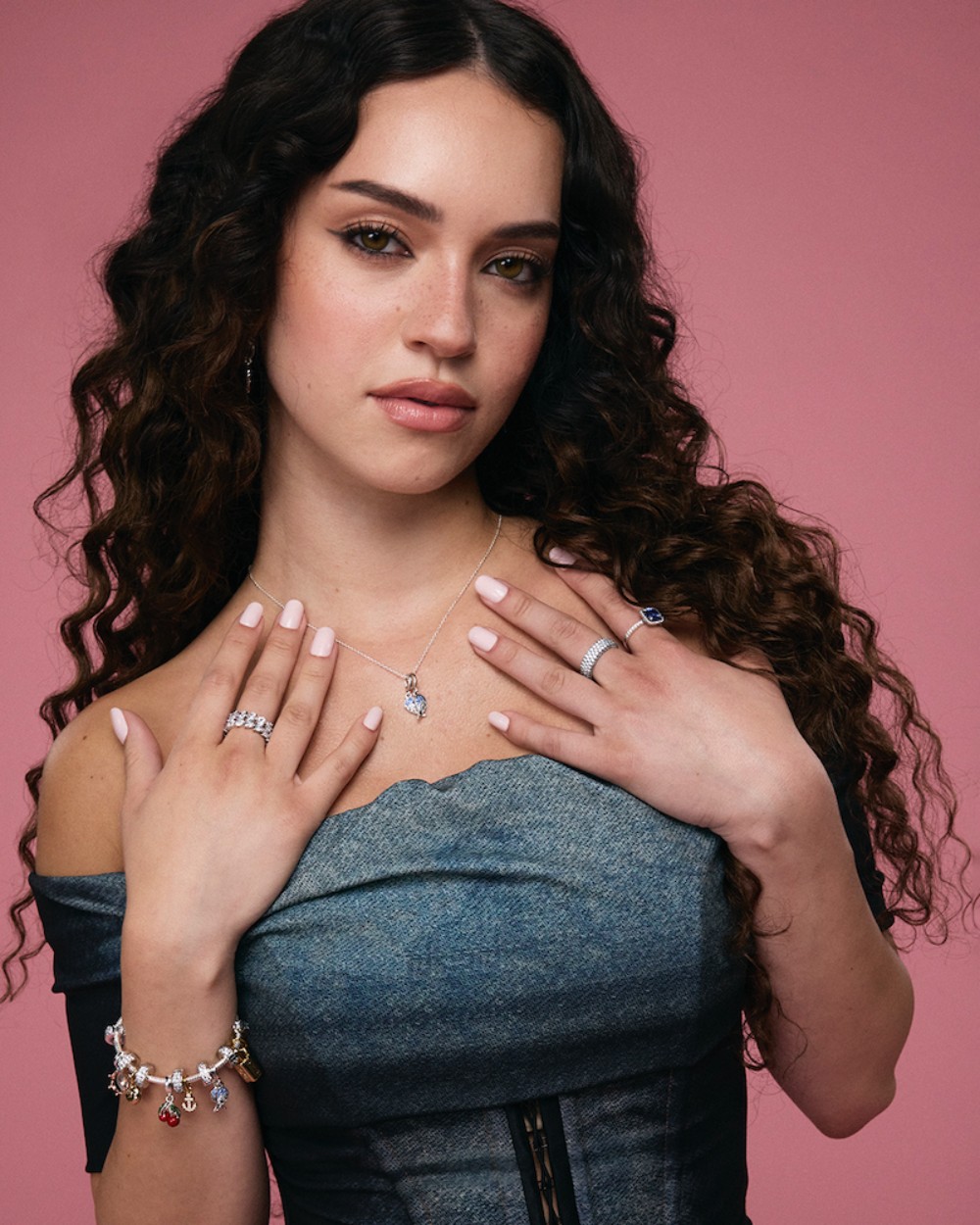 國際女團 KATSEYE 你跟上了嗎？首波合作攜手 Pandora 引爆風格新浪潮！