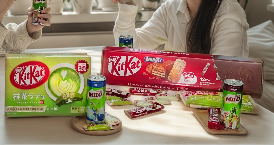 KitKat x 蓮花餅乾聯名太狂「超巨大版威化」開吃！同場加映雙美祿冰飲夏季最對味的選擇