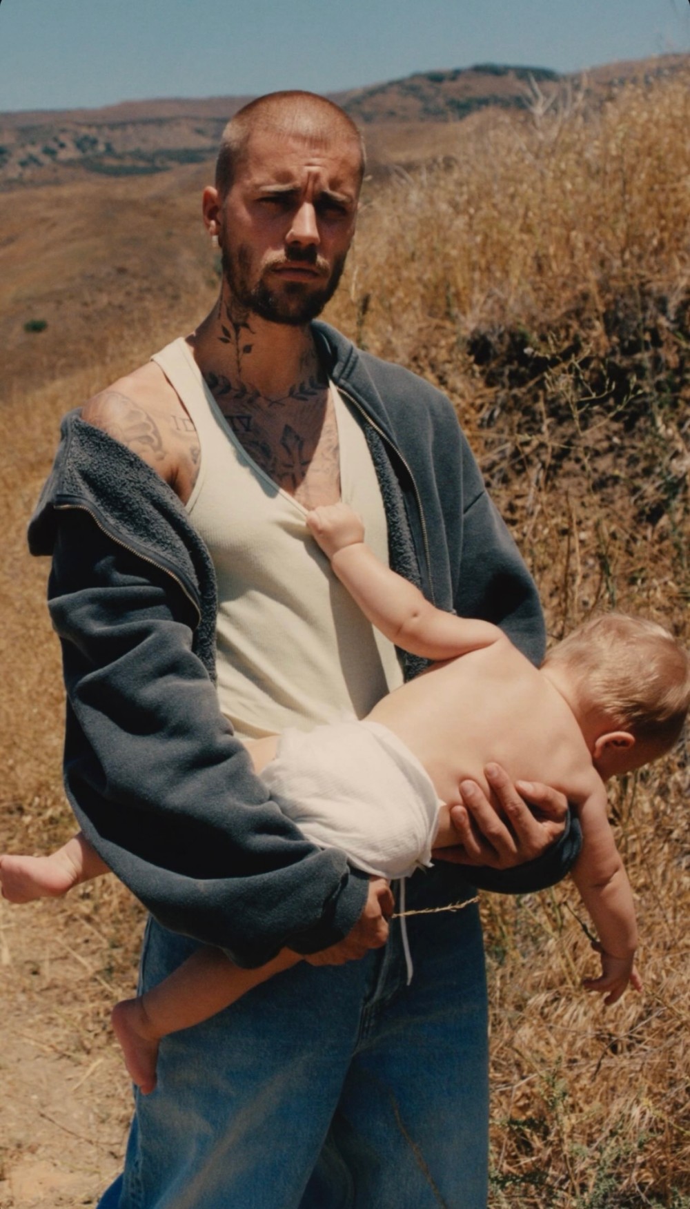 幸福來得太突然！Justin Bieber 閃電釋出新專輯《SWAG》！超溫馨全家照釋出！