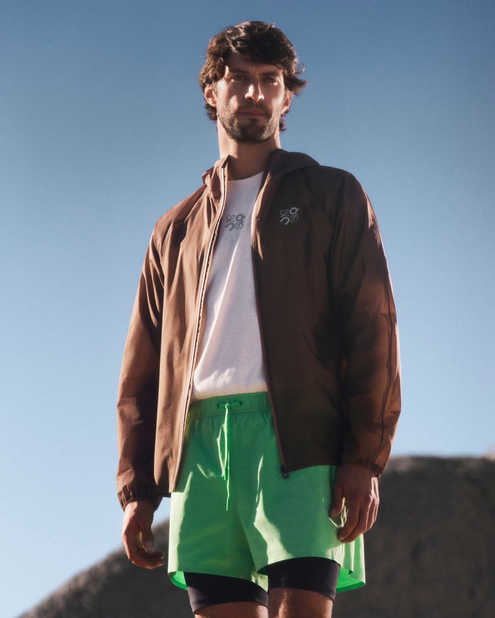 一開賣就搶爆！LOEWE x On 話題聯名回歸，這雙「半透明帥鞋」必收！