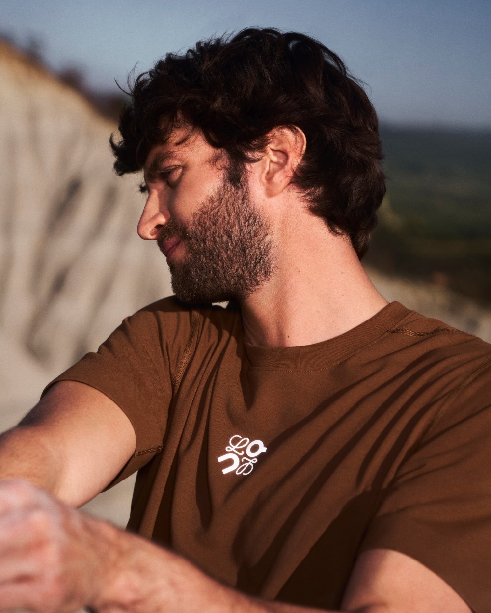 一開賣就搶爆！LOEWE x On 話題聯名回歸，這雙「半透明帥鞋」必收！