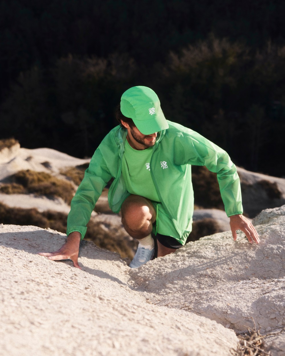 一開賣就搶爆！LOEWE x On 話題聯名回歸，這雙「半透明帥鞋」必收！