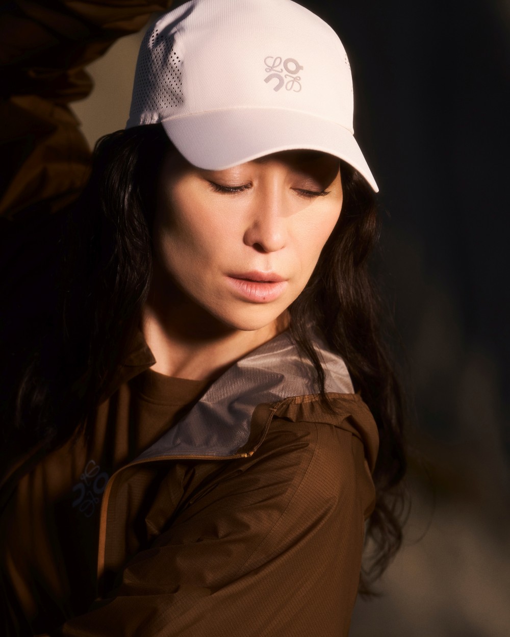 一開賣就搶爆！LOEWE x On 話題聯名回歸，這雙「半透明帥鞋」必收！