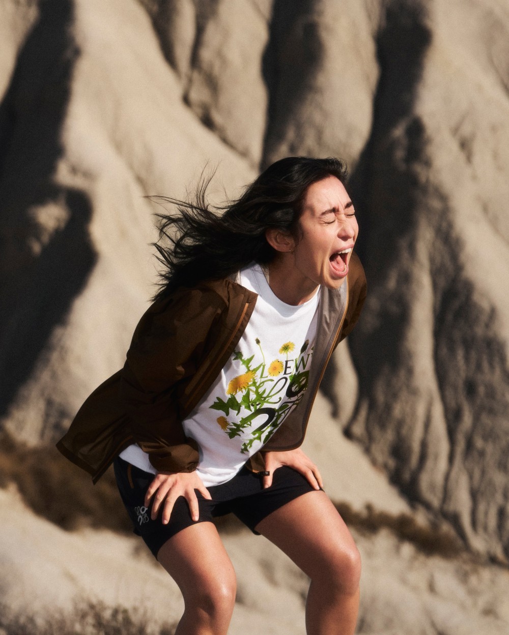 一開賣就搶爆！LOEWE x On 話題聯名回歸，這雙「半透明帥鞋」必收！