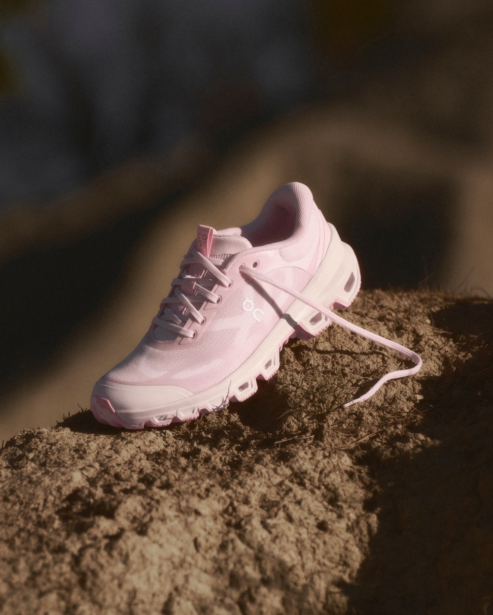 一開賣就搶爆！LOEWE x On 話題聯名回歸，這雙「半透明帥鞋」必收！